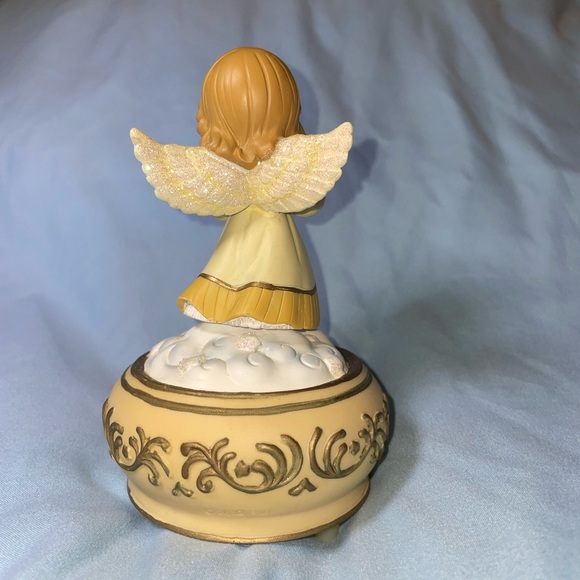 Precious Moments music box plays “Joy to the World” 2010 Collectible - Picture 3 of 5